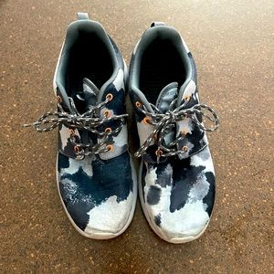 Nike Women’s size 8 Roshe Run shoe